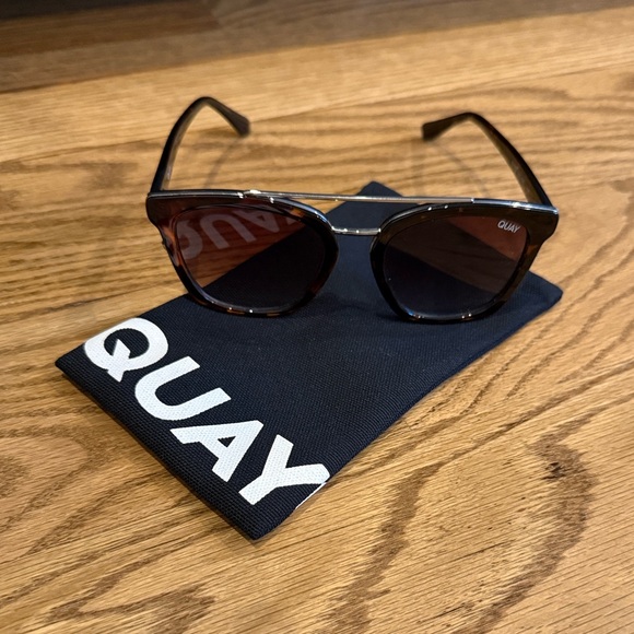 Quay Tortoise Sunglasses - Picture 1 of 5